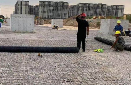 巴塘土工格栅铺设前地基要怎么处理？